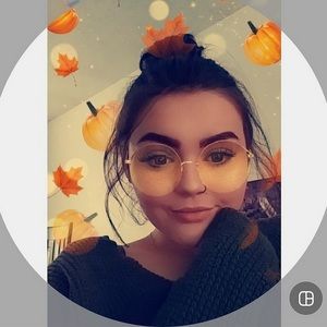 Meet your Posher, Laurali